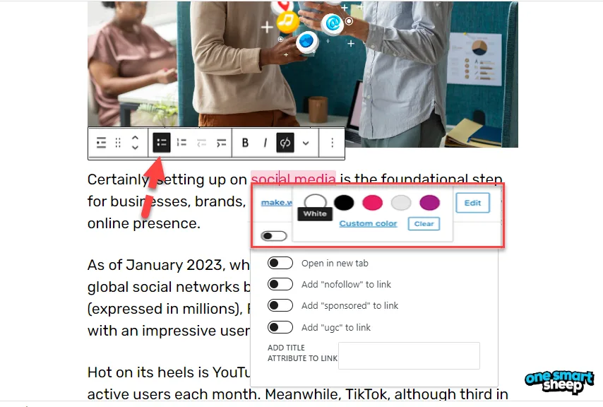 Block editor link popover with a colour swatch row outlined in red and a red arrow pointing to the highlight toolbar button